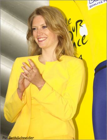 Hotesse Crédit Lyonnais (2004)