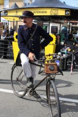 Le facteur du Village, version Jacques Tati